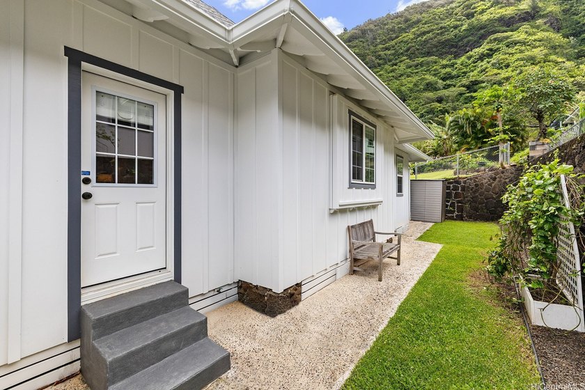 A rare offering in the heart of Manoa, this extensively - photo 19