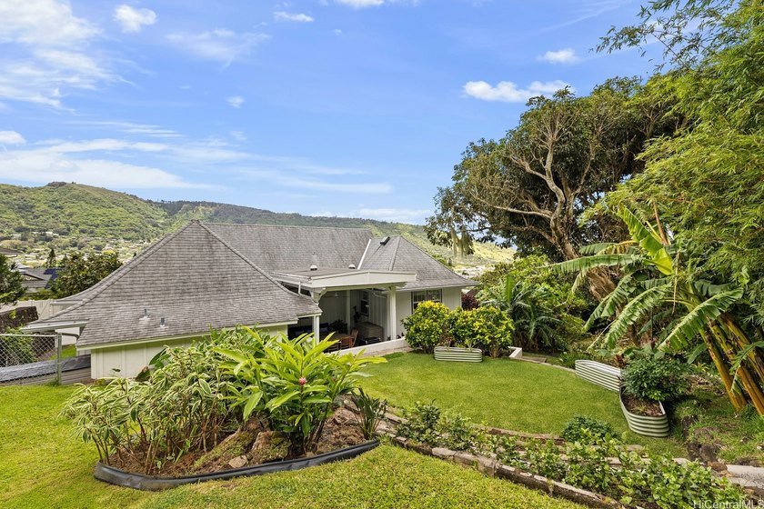 A rare offering in the heart of Manoa, this extensively - photo 22