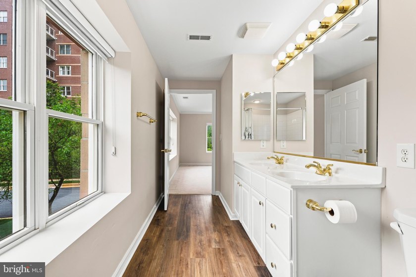 Welcome to easy, low-maintenance living in the heart of Mays - photo 27