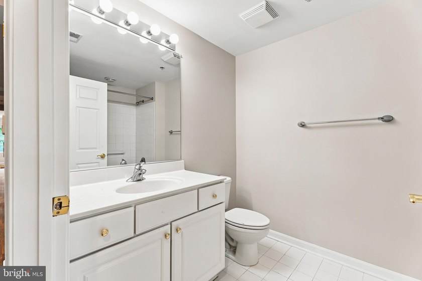 Welcome to easy, low-maintenance living in the heart of Mays - photo 28