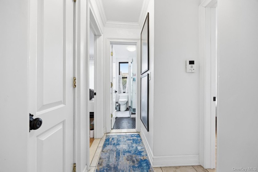 Spacious and fully renovated 2-bedroom, 1-bath condo located in - photo 8