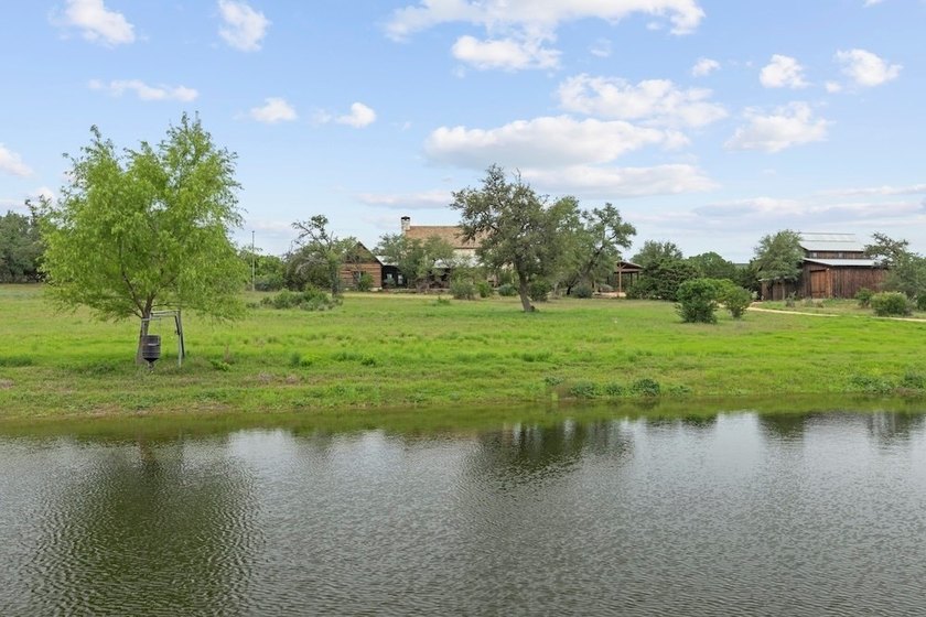 BREEZY HILLS is a breathtaking sanctuary where impeccable style - photo 2