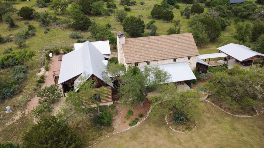 BREEZY HILLS is a breathtaking sanctuary where impeccable style - photo 3