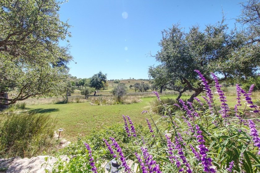 BREEZY HILLS is a breathtaking sanctuary where impeccable style - photo 8
