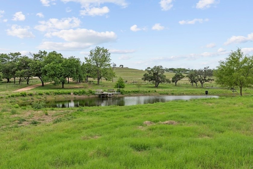 BREEZY HILLS is a breathtaking sanctuary where impeccable style - photo 10