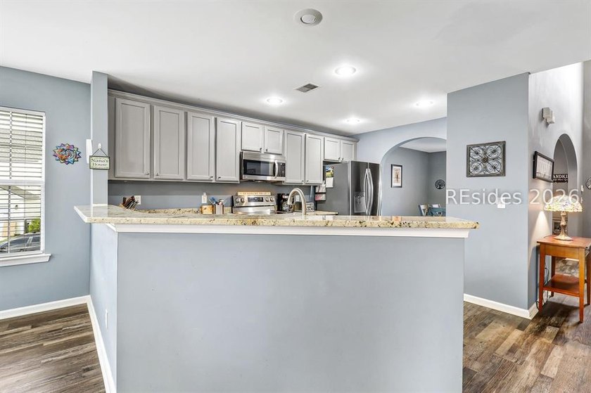 Welcome to this beautifully maintained Cypress Ridge home - photo 10