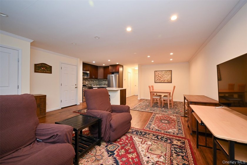 Beautifully maintained brick 2-family in prime Flushing location - photo 7