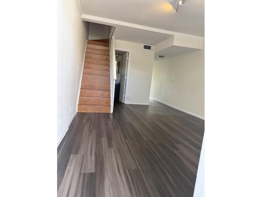 Great location and schools. 2 bedrooms &amp; 2.5 half bathroom - photo 9