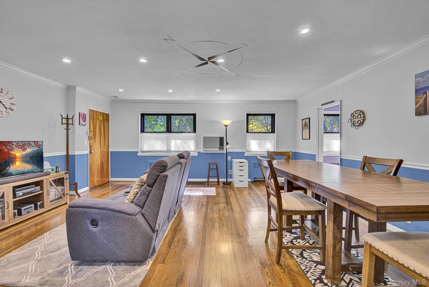 Welcome to this beautifully maintained lower unit, move-in-ready - photo 7