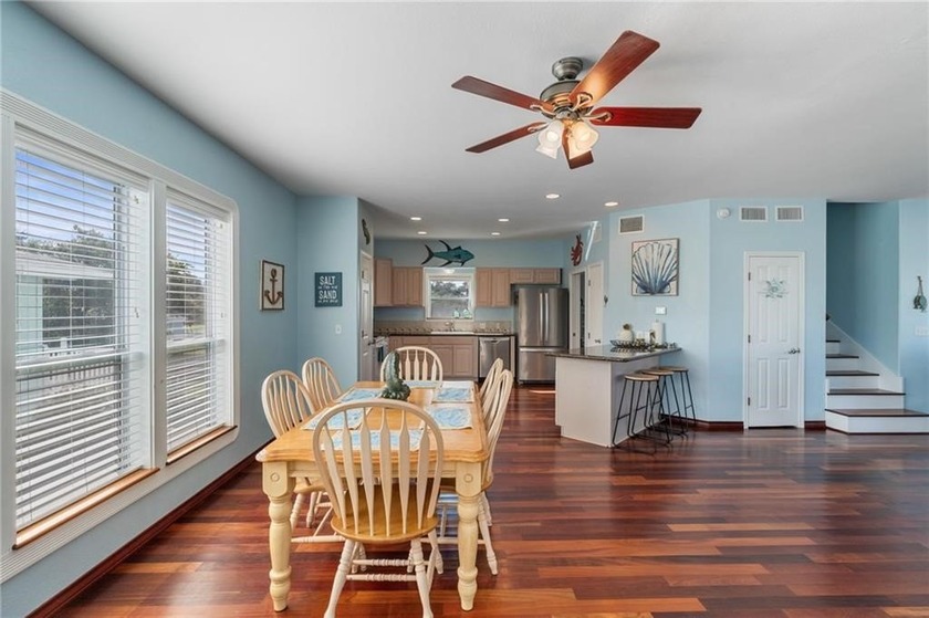 Life's a breeze in Rockport, &amp; this isn't just any home-it's an - photo 11