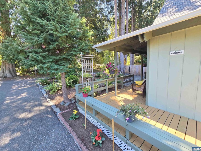 Beautifully Updated 3-Bedroom home sitting on a perfectly - photo 11