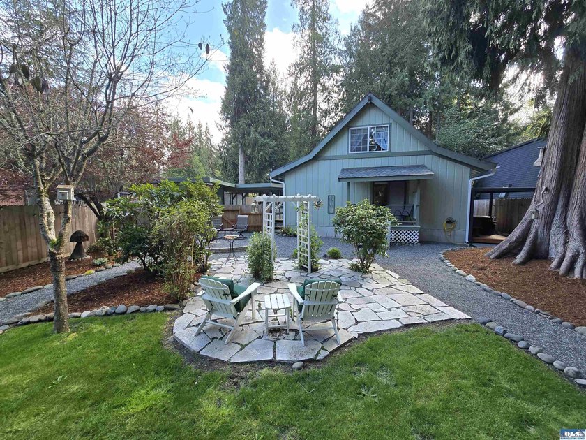 Beautifully Updated 3-Bedroom home sitting on a perfectly - photo 12
