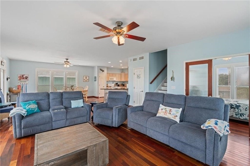 Life's a breeze in Rockport, &amp; this isn't just any home-it's an - photo 14