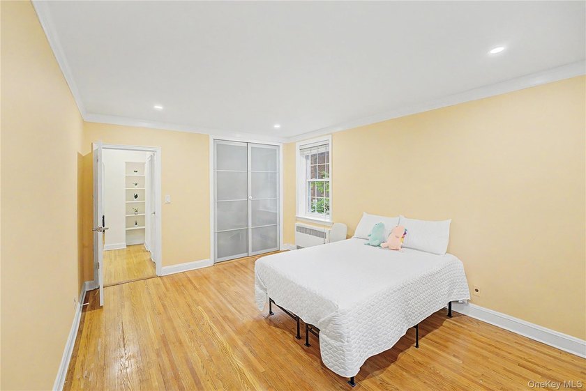 Welcome to this beautiful one-bedroom co-op located in the - photo 14