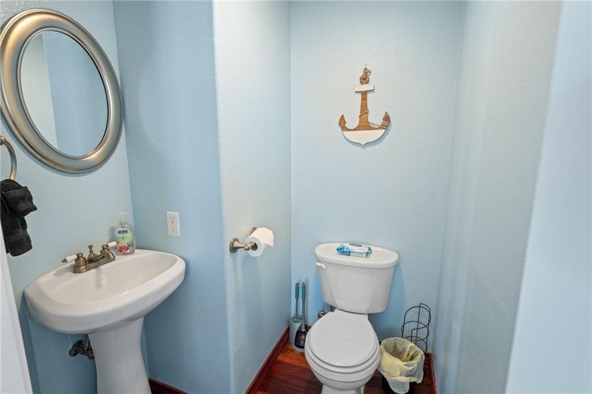 Life's a breeze in Rockport, &amp; this isn't just any home-it's an - photo 15