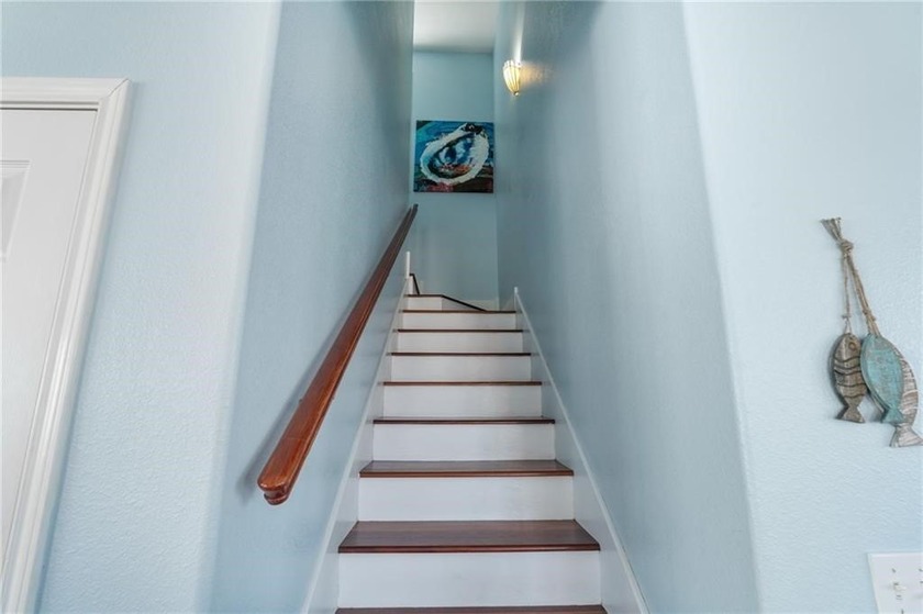 Life's a breeze in Rockport, &amp; this isn't just any home-it's an - photo 16