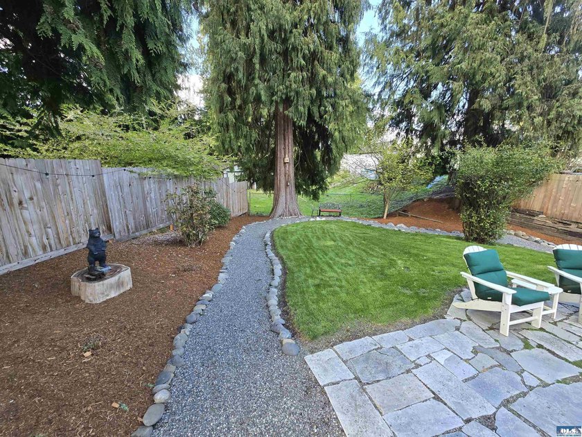 Beautifully Updated 3-Bedroom home sitting on a perfectly - photo 16