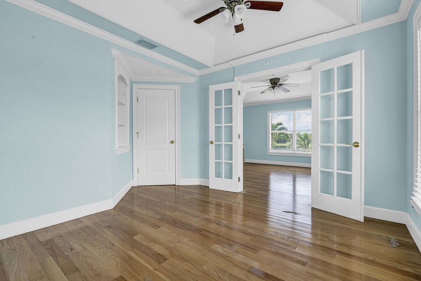 Welcome to this stunning waterfront residence in Thoroughbred - photo 18