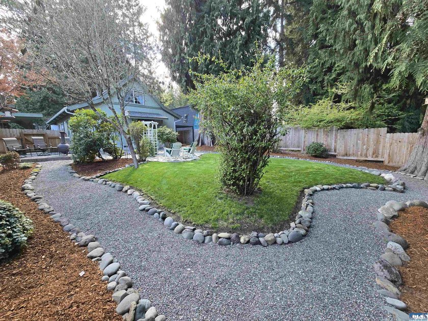Beautifully Updated 3-Bedroom home sitting on a perfectly - photo 20