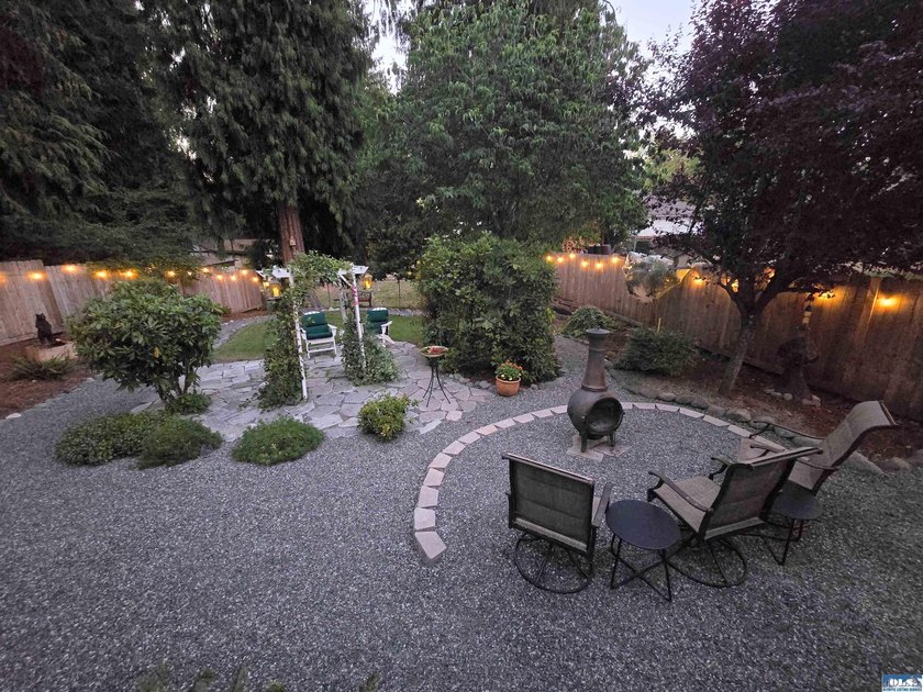 Beautifully Updated 3-Bedroom home sitting on a perfectly - photo 23
