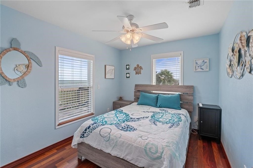 Life's a breeze in Rockport, &amp; this isn't just any home-it's an - photo 24