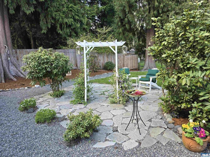 Beautifully Updated 3-Bedroom home sitting on a perfectly - photo 26