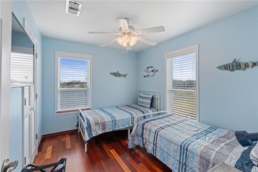 Life's a breeze in Rockport, &amp; this isn't just any home-it's an - photo 27