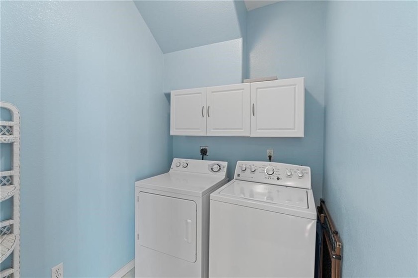 Life's a breeze in Rockport, &amp; this isn't just any home-it's an - photo 28