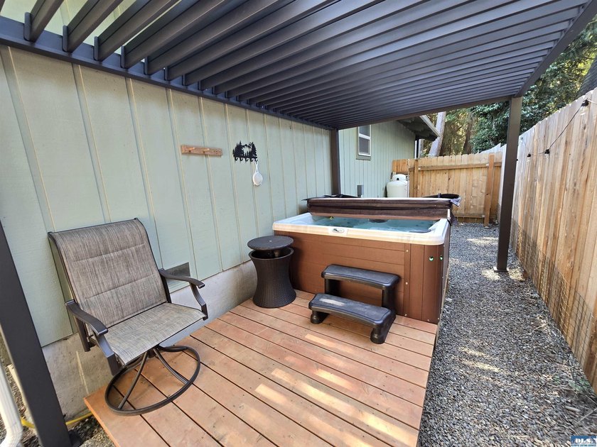 Beautifully Updated 3-Bedroom home sitting on a perfectly - photo 28