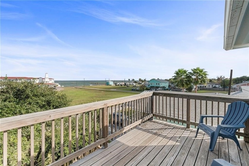 Life's a breeze in Rockport, &amp; this isn't just any home-it's an - photo 29