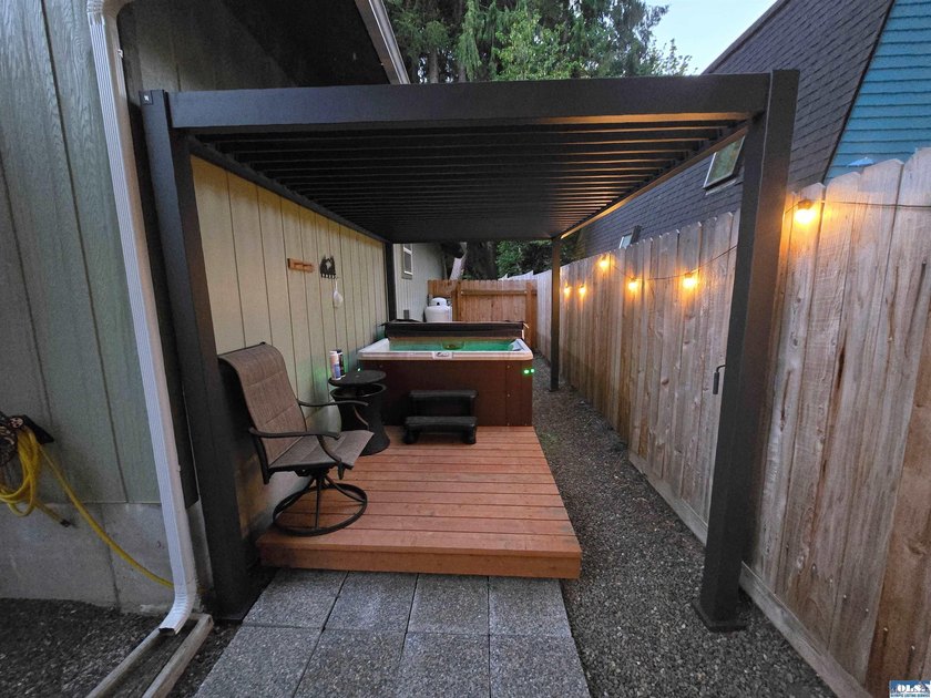 Beautifully Updated 3-Bedroom home sitting on a perfectly - photo 29