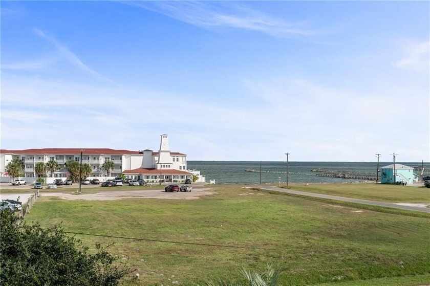 Life's a breeze in Rockport, &amp; this isn't just any home-it's an - photo 30