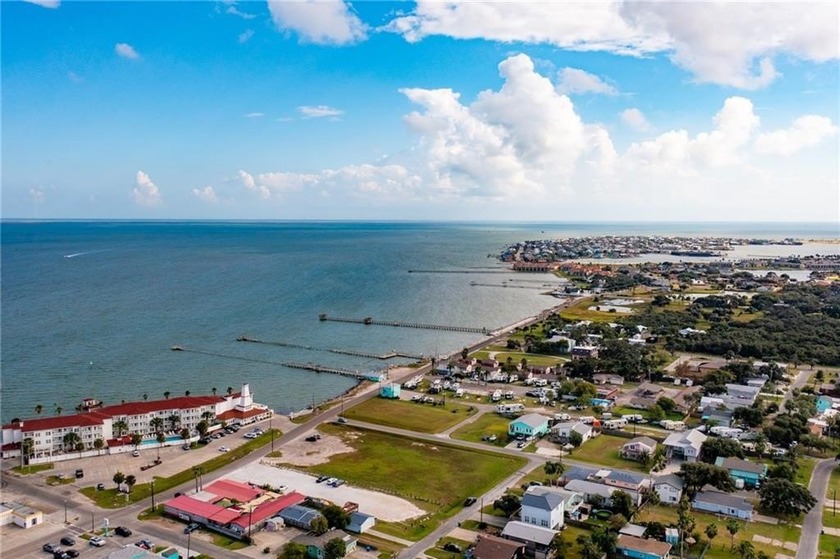 Life's a breeze in Rockport, &amp; this isn't just any home-it's an - photo 32