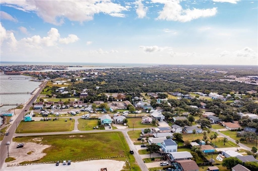 Life's a breeze in Rockport, &amp; this isn't just any home-it's an - photo 33