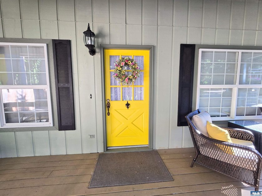 Beautifully Updated 3-Bedroom home sitting on a perfectly - photo 33