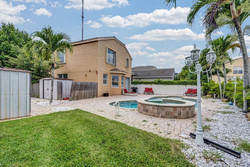 Welcome to this stunning waterfront residence in Thoroughbred - photo 34