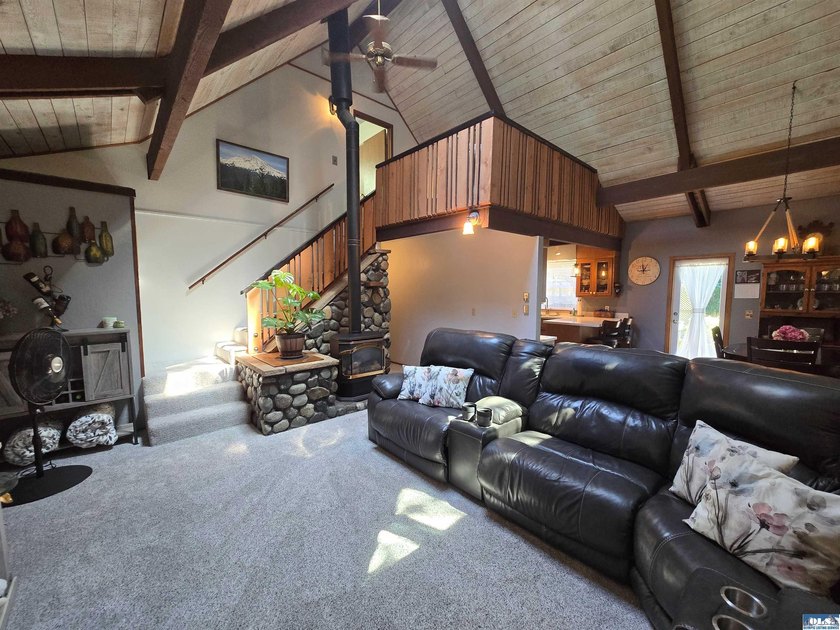Beautifully Updated 3-Bedroom home sitting on a perfectly - photo 37