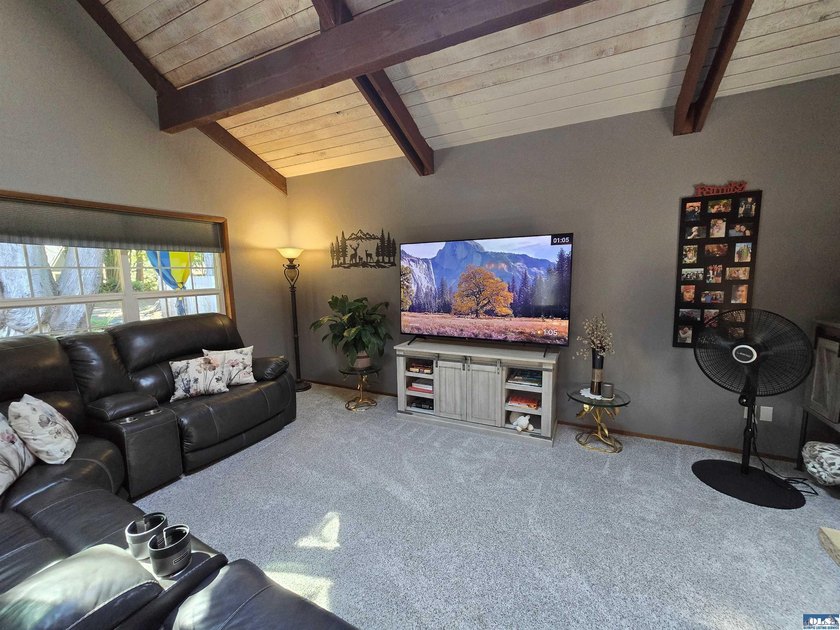 Beautifully Updated 3-Bedroom home sitting on a perfectly - photo 38