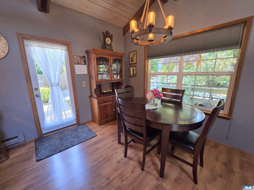 Beautifully Updated 3-Bedroom home sitting on a perfectly - photo 40