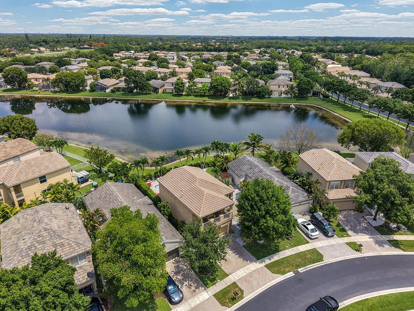 Welcome to this stunning waterfront residence in Thoroughbred - photo 40