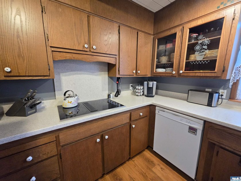 Beautifully Updated 3-Bedroom home sitting on a perfectly - photo 44