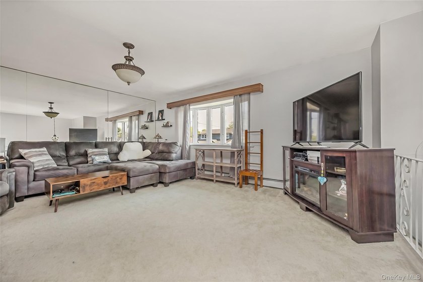 Welcome to this spacious and beautifully maintained 5-bedroom - photo 6