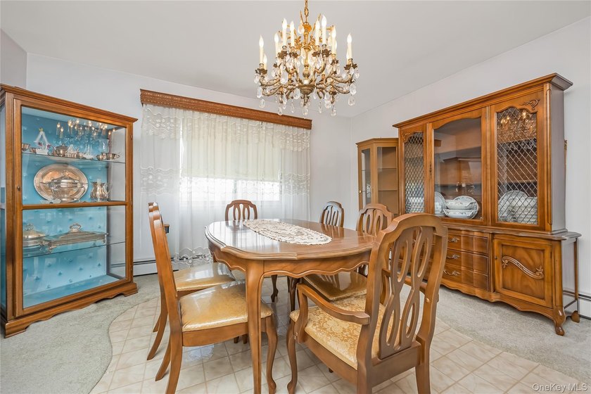 Welcome to this spacious and beautifully maintained 5-bedroom - photo 7