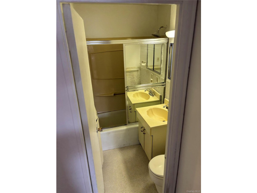 Spacious 1Bedroom, 1 Bath Co-op located in the desirable Grand - photo 7