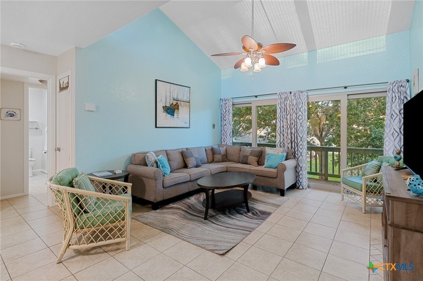 Welcome to coastal living in beautiful Rockport, Texas! This - photo 4