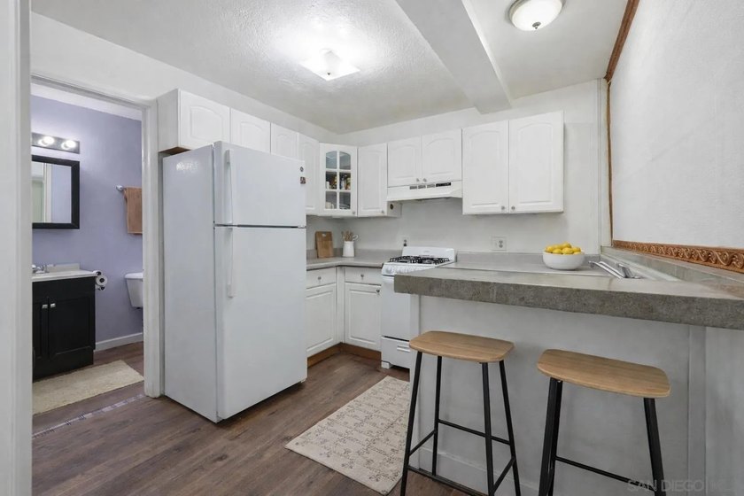 Live the downtown lifestyle without the downtown price tag or - photo 4