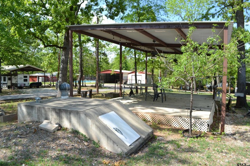 Welcome to your Lake Fork retreat in the gated community of Sun - photo 6