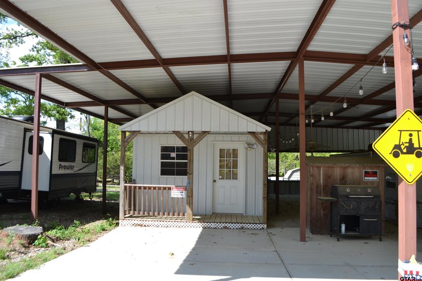 Welcome to your Lake Fork retreat in the gated community of Sun - photo 7