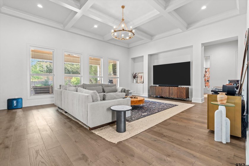 Located in the exclusive Barrett Heights, a section of Oak - photo 4