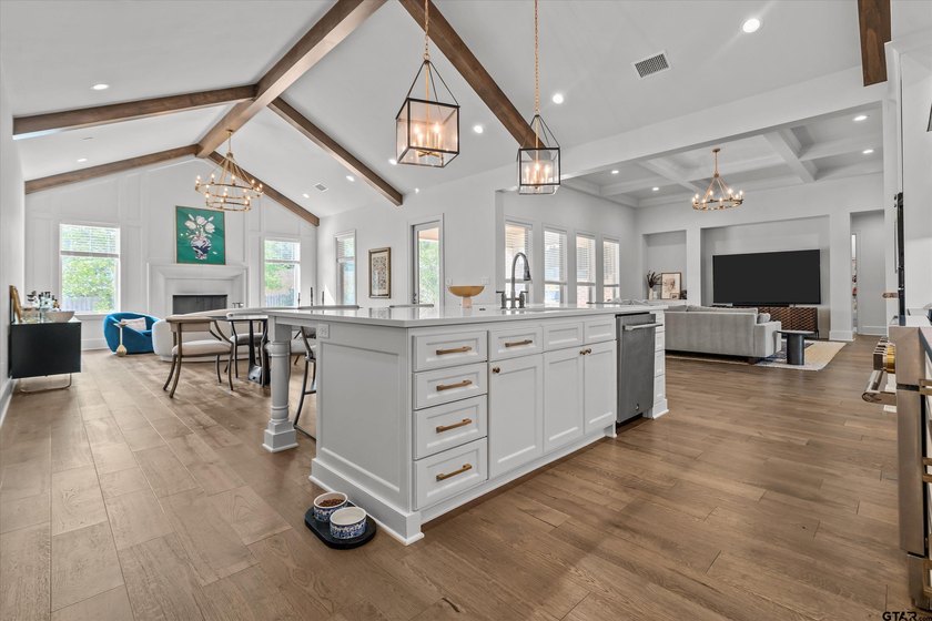 Located in the exclusive Barrett Heights, a section of Oak - photo 10
